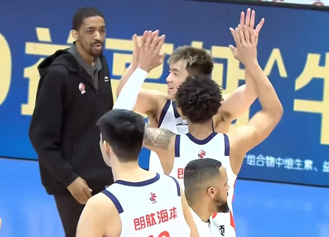 开云体育app下载-复出两场都赢了！郭艾伦表现神勇，辽篮后悔了吗？